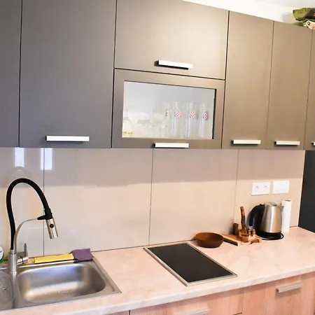 Konoba Oklop Apartamento
